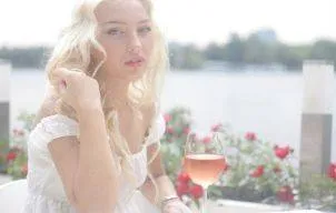 Relaxare victoriana pentru femei. Sfaturi de la modelul Armani, Olga Vintaniuc