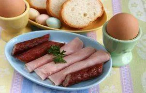 Mananci mezeluri? Esti in mare pericol! Afla cruntul adevar!