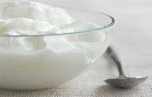 Cum poate consumul de iaurt sa-ti salveze viata si de ce boli te fereste