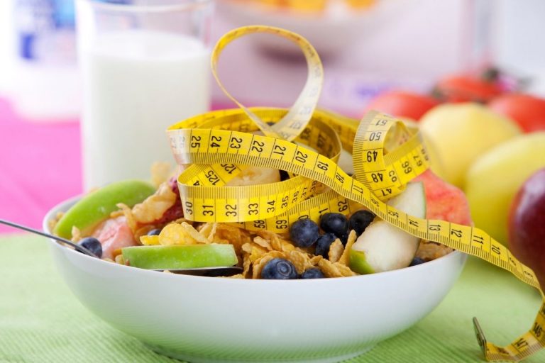 8 schimbări simple care îți vor îmbunătăți dieta, potrivit unui nutriționist