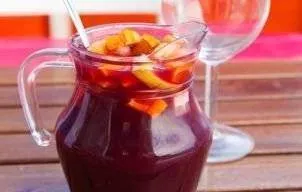 Cum prepari cea mai sanatoasa si delicioasa Sangria
