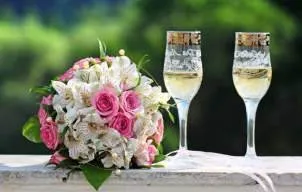 7 flori de iulie perfecte pentru buchetul de mireasa
