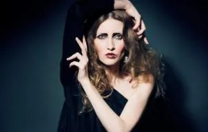 IULIA ALBU a dezvăluit pentru EVZ Monden povestea rochiei care a ȘOCAT showbiz-ul și a dus la divorț