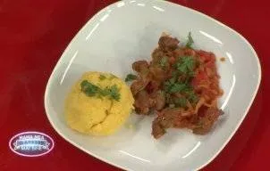 Tocăniță de măruntaie de pui și mămăliguță