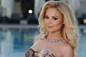 Alessia, sexy in noul ei clip “ Mi Passion” in costume de baie LeGa