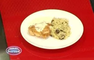 Șnițel de pui cu sos gorgonzola și risotto cu ciuperci