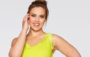 Bluze de vara pentru femei plinute – cele mai cool modele din 2015