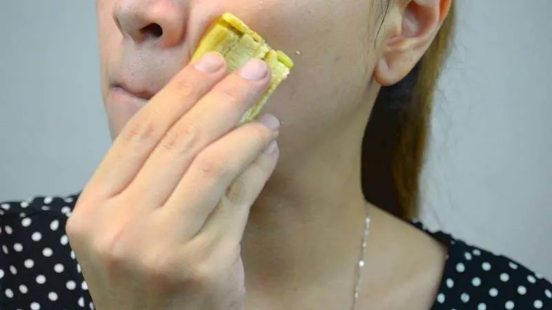 Vrei sa scapi de acnee? Ce ar trebui sa faci in fiecare zi cu o banana