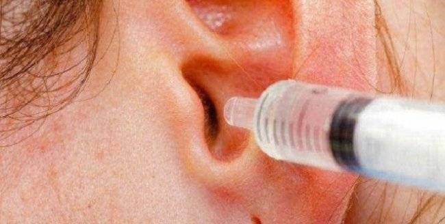 Leacul natural care te scapa de ceara din urechi