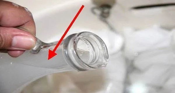 S-a dat cu vodka pe fata si a asteptat sa se evapore. Ce s-a intamplat imediat dupa