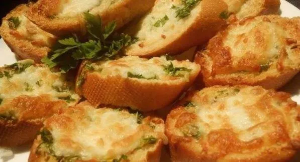 Retetele Tale: Bruschette cu cascaval