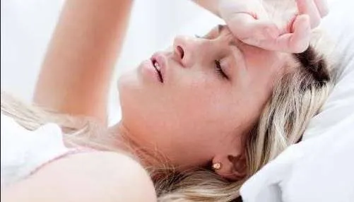 Modul in care ciclul menstrual iti influenteaza somnul si 7 metode prin care il poti controla