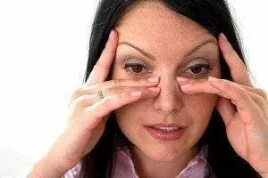 4 cauze pentru care ai ochii umflati. Afla ce remedii poti utiliza