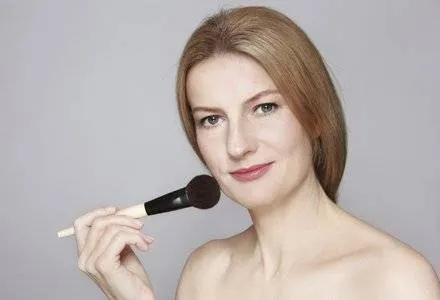 5 reguli de machiaj pe care sa nu le incalci dupa 40 de ani
