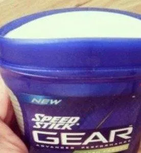 S-a dat cu deodorant pe picioare in fiecare zi si a rezolvat cosmarul fiecarei femei