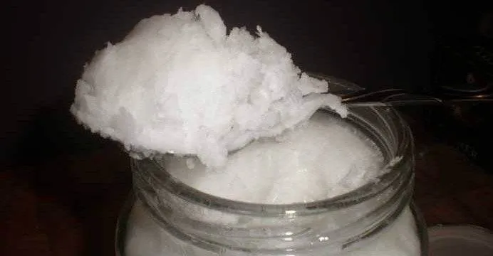 15 motive pentru care trebuie sa ai ulei de cocos in baie