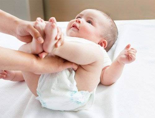 Cum prevenim iritatiile de scutec la bebelusi