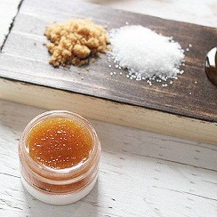 Cum sa obtii scrub-ul perfect pentru buze chiar la tine acasa