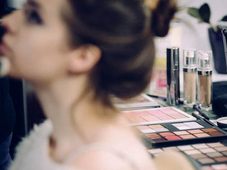 Motivele pentru care ar trebui să utilizati o baza de machiaj