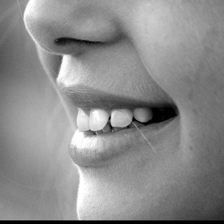 Apa minerala ne deterioreaza dintii