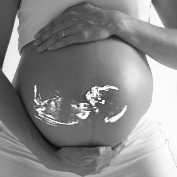 Pericolul consumului de bauturi acidulate in timpul sarcinii! Ce se intampla daca bei doua sucuri pe zi