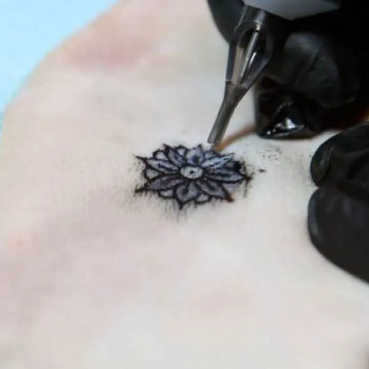 Efectele infricosatoare ale tatuajelor! Ce trebuie sa stii inainte sa-ti faci un desen permanent