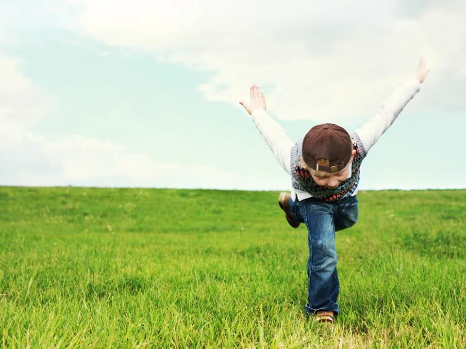 6 obiceiuri ale copiilor care sunt un rezultat al greselilor facute de parinti