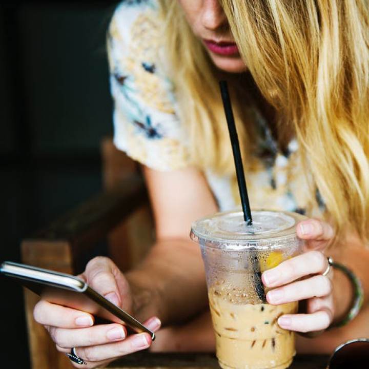 Asa te protejezi de radiatiile emise de telefonul mobil! Ai nevoie de un singur ingredient