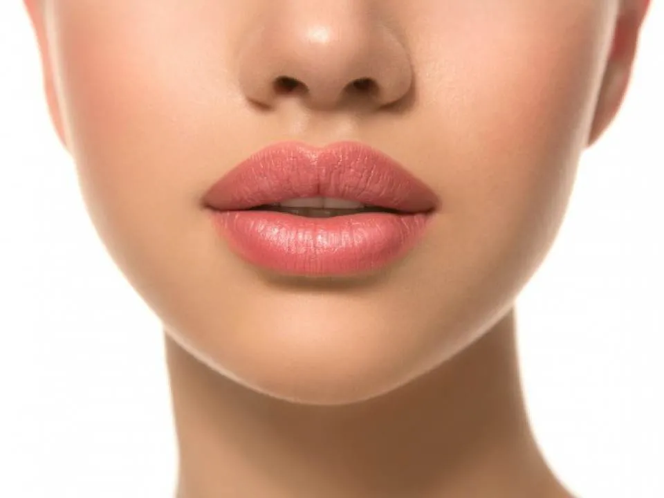 Cum sa iti maresti buzele cu ajutorul produselor de makeup
