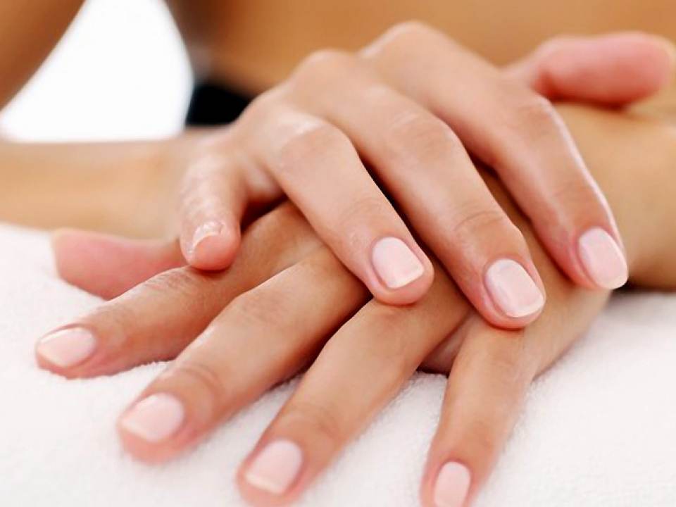 Modele de manichiura minimaliste pe care le vei adora