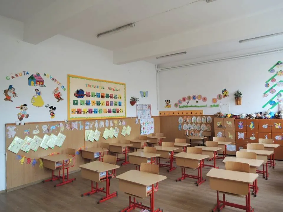 Alerta printre elevi! Praful din clase ii poate imbolnavi pe scolari de astm