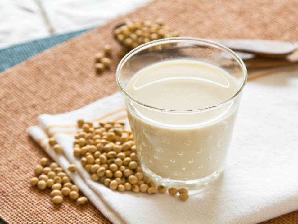 Laptele de soia, beneficii si dezavantaje pentru organism! Este bine sa-l consumam?