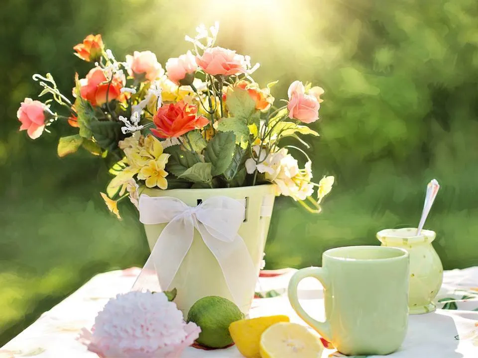 Trucuri si sfaturi pentru prelungirea prospetimii florilor tinute in vaza