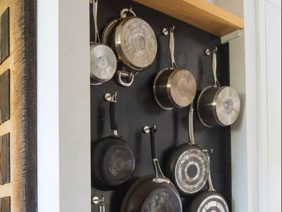 Refolosirea tigailor si oalelor vechi