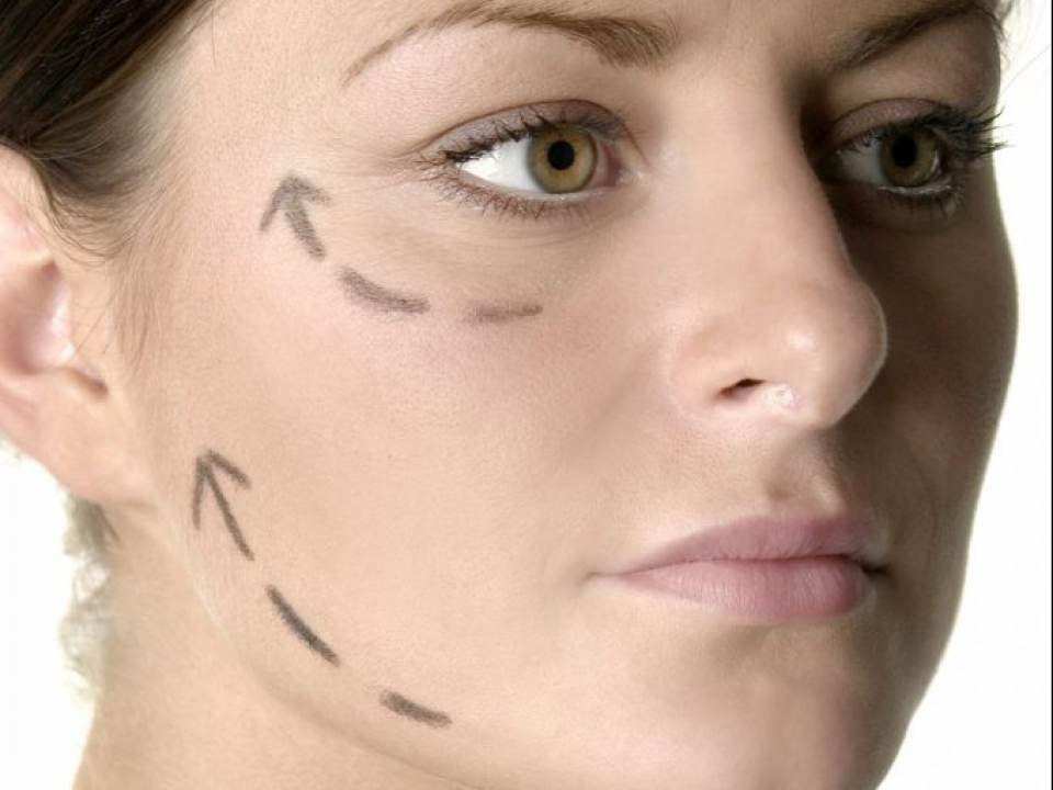 Invata cum sa-ti faci un facelift natural