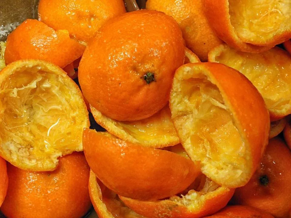 Cum sa folosesti cojile de portocale pentru acnee si albirea tenului