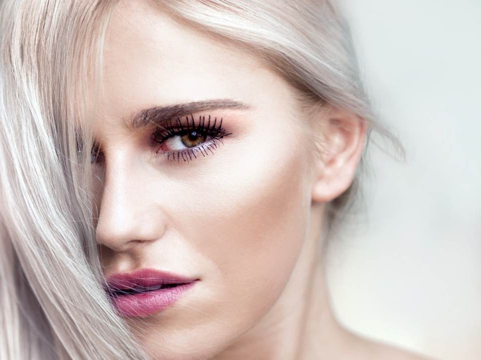 Cum sa-ti faci buzele sa para mai pline – Uita de operatiile estetice si apeleaza la aceste trucuri