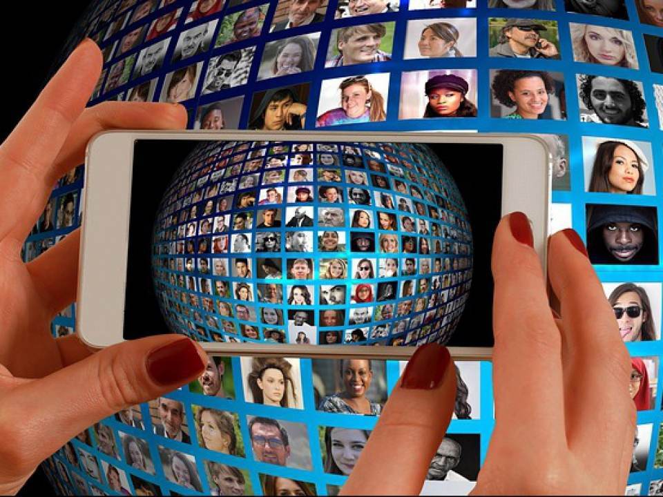 Lucruri pe care sa nu le postezi niciodata pe Facebook sau Instagram! Iata ce poti sa patesti