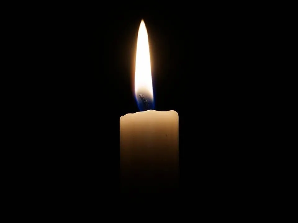 Cum se aprind in mod corect lumanarile pentru vii si morti