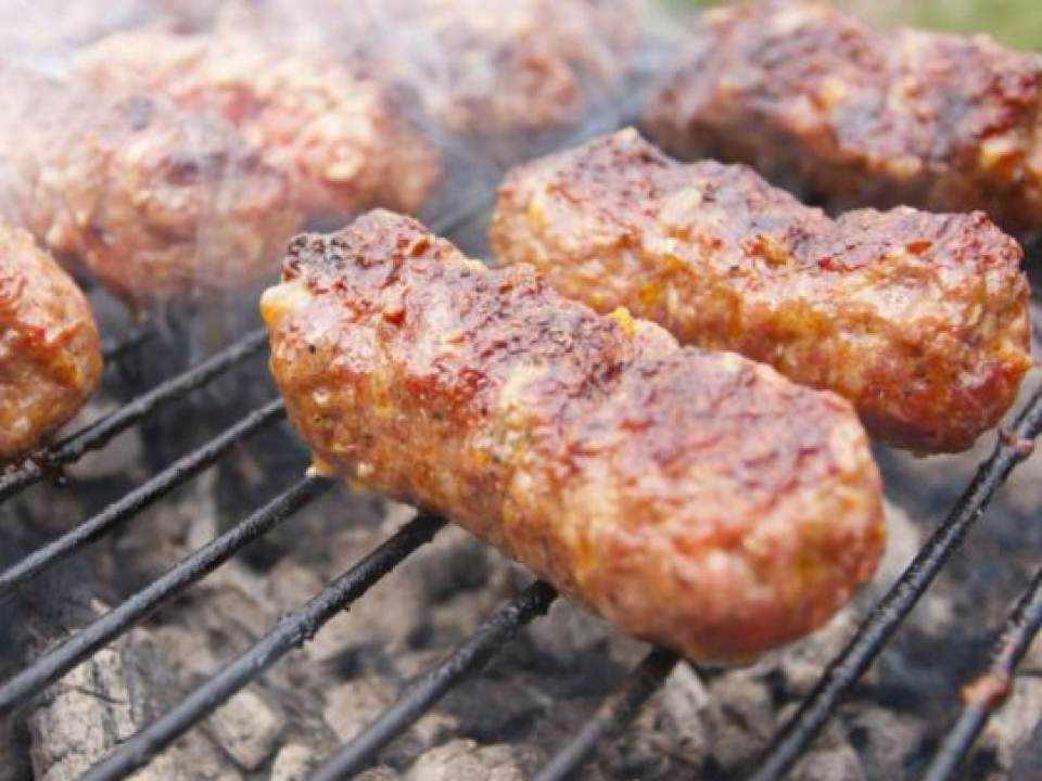 Cum sa prepari cei mai buni mici chiar la tine acasa! Secretul pentru a obtine un gust delicios!