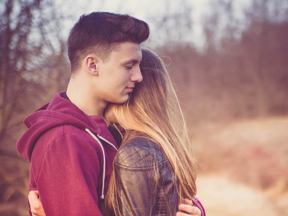 Ce trebuie sa stii despre imbratisari! Care sunt beneficiile acestor atingeri pentru sanatate