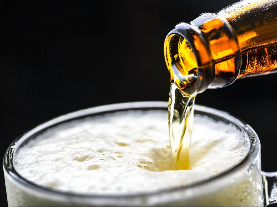 De ce sa bei un pahar cu bere pe zi! Beneficiile extraordinare pentru sanatate