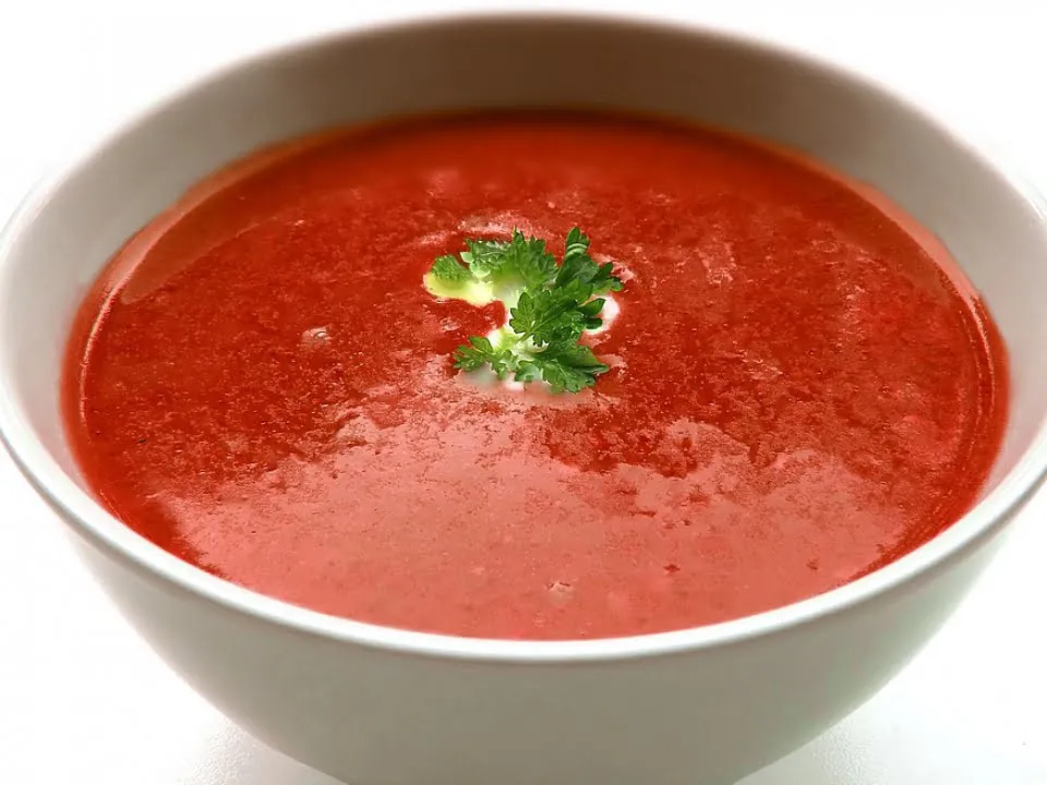 Supa de rosii cu dovlecel, un preparat delicios, usor de pregatit