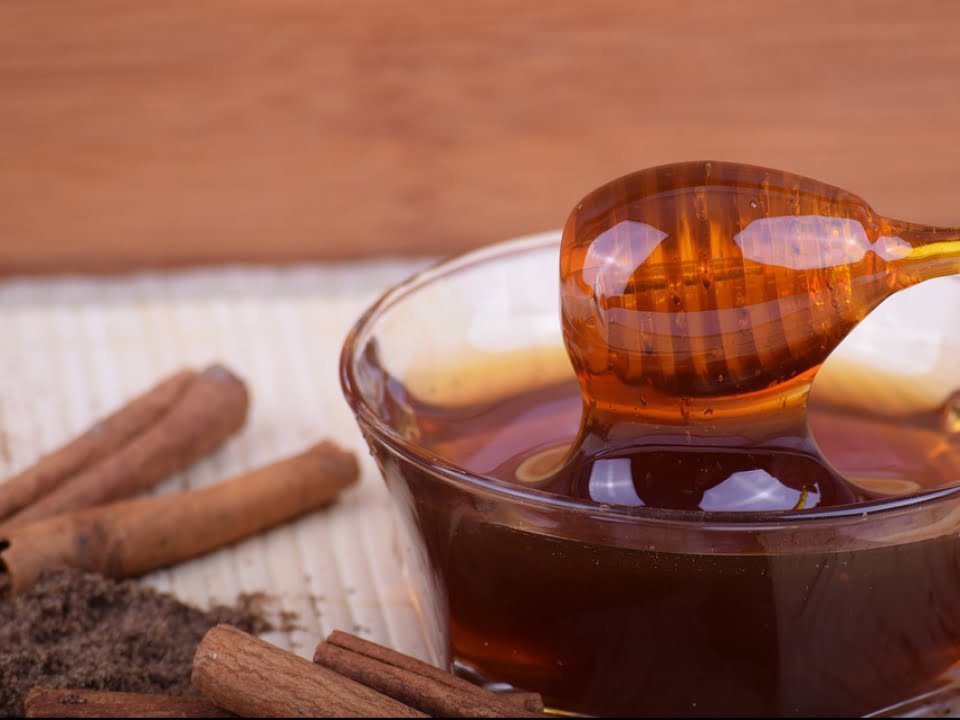 Dieta cu miere si scortisoara, cel mai eficient regim! Ce trebuie sa mananci ca sa topesti kilogramele in plus