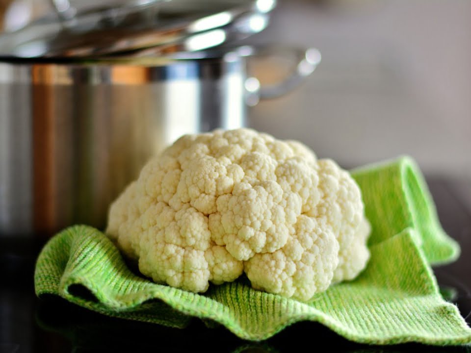 O nebunie pe care trebuie sa o incerci iarna asta – budinca cu conopida la cuptor