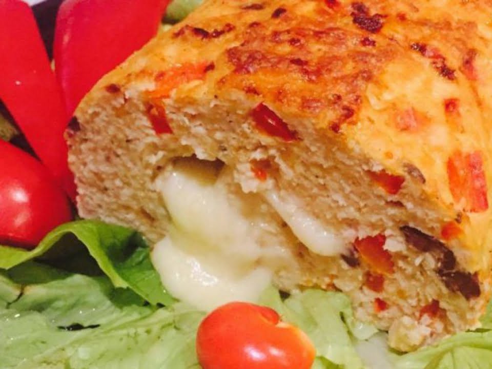 Rulada de branza cu carne, cea mai simpla reteta pe care o poti pregati pentru cei dragi