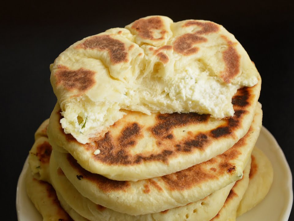 O reteta ca la bunica! Cum sa prepari turte umplute cu branza