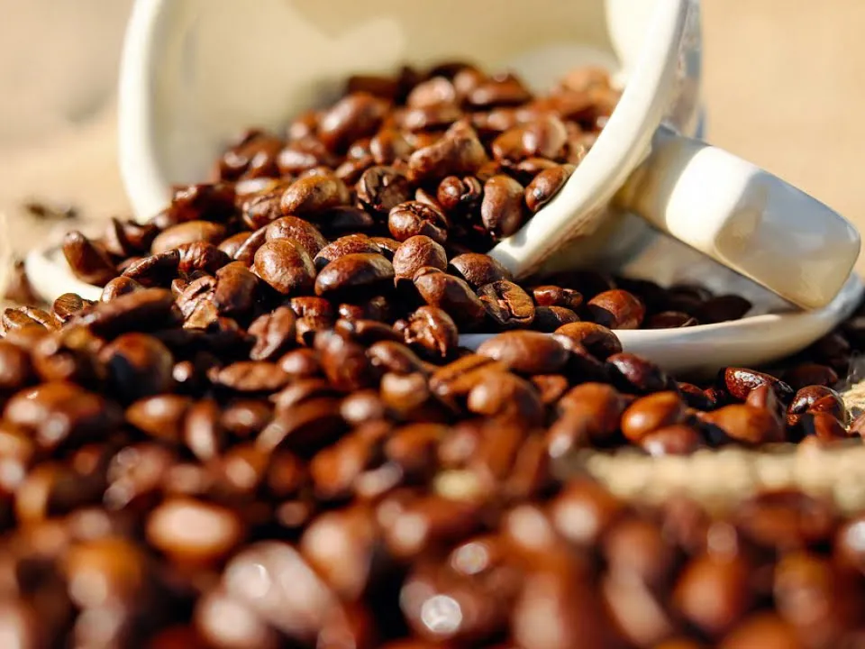 Cele mai inedite superstitii despre cafea! Ce se intampla daca torni licoarea magica in ceasca si se formeaza spuma la mijloc