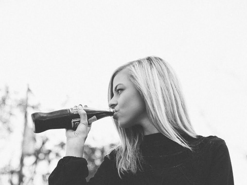 Ce se intampla in organismul tau daca consumi sucuri acidulate! Efectele sunt mai nocive decat ti-ai putea imagina