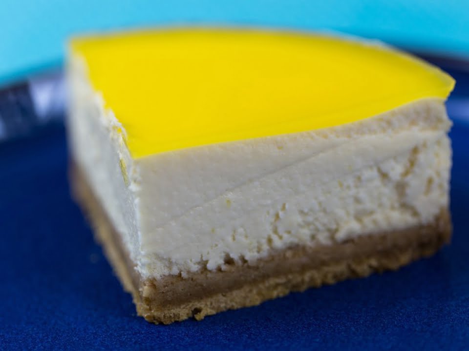 Iti lingi degetele de placere: Prajitura insiropata cu lamaie si iaurt